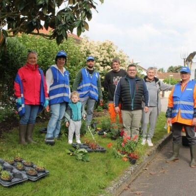 fleurissement-rue-des-tilleuls-avec-l-appui-des-agents-des-espaces-verts-photo-jsl-philippe-tartar-168